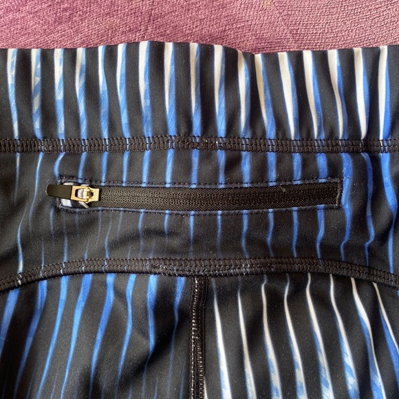 ★ NWOT Ivy Park mid rise Kaleidoscope Leggings - Blue/Black ★ - Picture 11 of 17